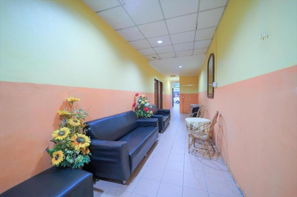 Oyo 89850 Mutiara Motel Pantai Cenang  Exterior photo