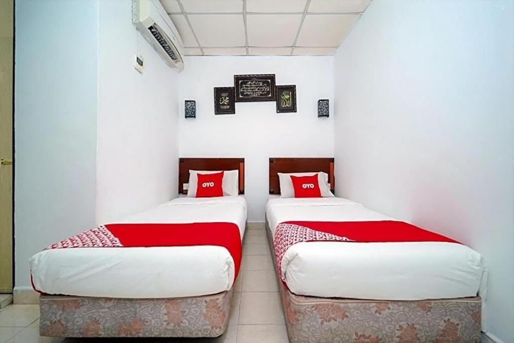 Oyo 89850 Mutiara Motel Pantai Cenang  Exterior photo