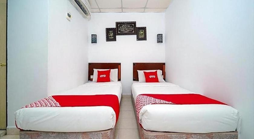 Oyo 89850 Mutiara Motel Pantai Cenang  Exterior photo